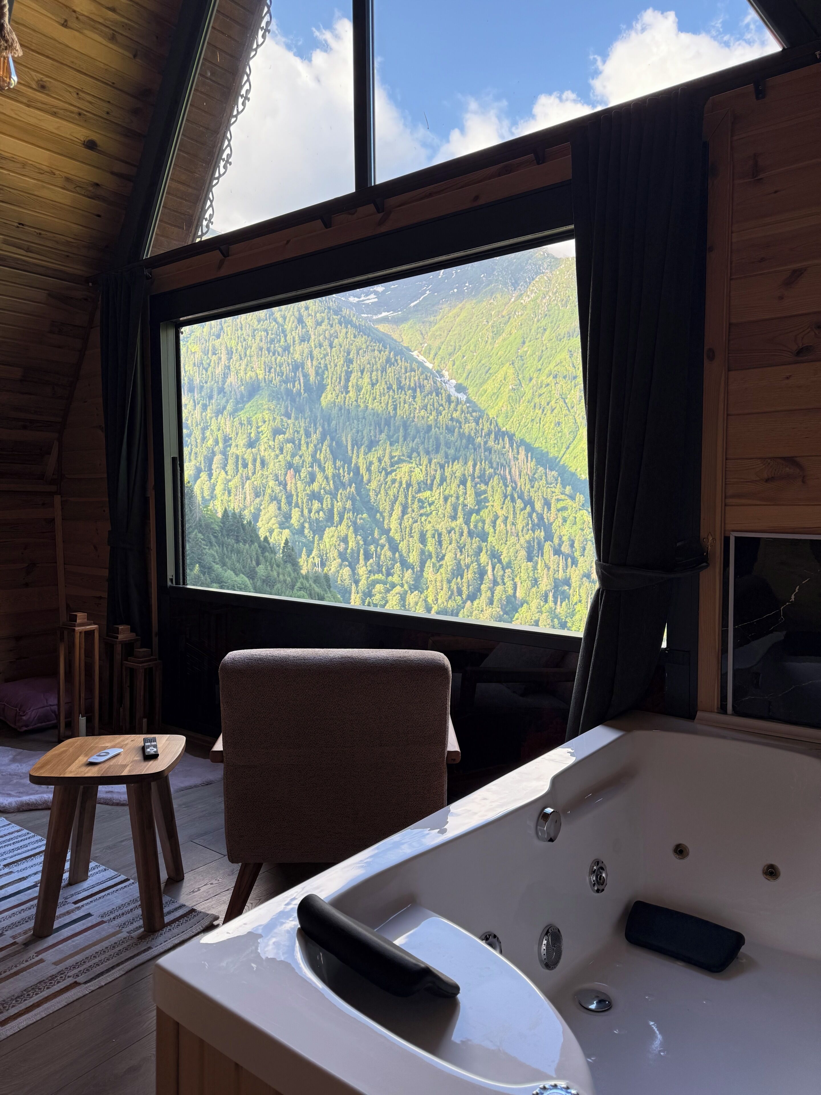 Deluxe Double Room, Mountain View | Interior