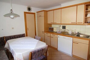Dining - Holiday home in Raunach with swimming pool (Raunach)