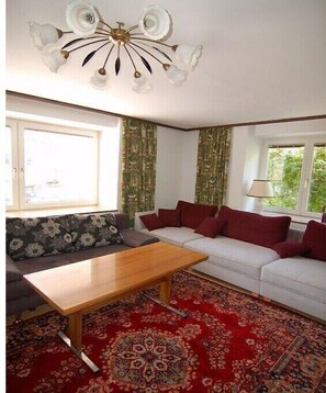 Smart TV, ping pong - Holiday home in Raunach with swimming pool (Raunach)