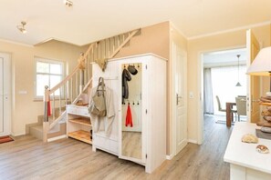 Interior - Country House Lobber Lake View (Lobbe)