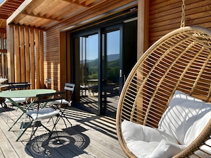 Outdoor dining - Eco-Friendly and Contemporary Charming Gîte (Saillans)