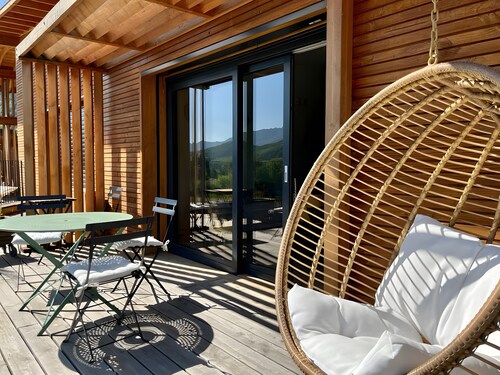 Eco-Friendly and Contemporary Charming Cottage