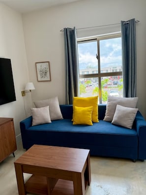 Living area - The Weekender at One West Near Beaches & Airport (Nassau)