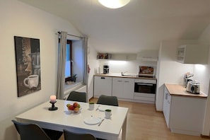 Coffee/tea maker, fridge, microwave, oven - Holiday apartment with 2 bedrooms (Taarstedt)