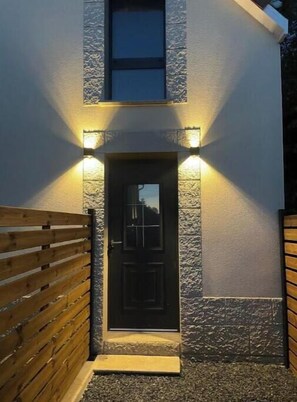 Exterior detail - New house with a garden, 10 minutes from downtown Rouen (Bois-Guillaume)