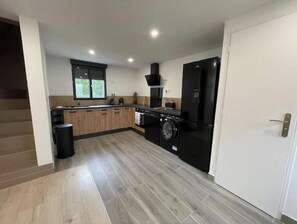 Coffee/tea maker, fridge, microwave, oven - New house with a garden, 10 minutes from downtown Rouen (Bois-Guillaume)