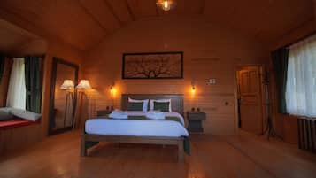 Luxury Bungalow, Mountain View | In-room safe, desk, blackout drapes, soundproofing