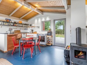 Kühlschrank, Mikrowelle, Geschirrspüler, Kochgeschirr/Geschirr/Besteck