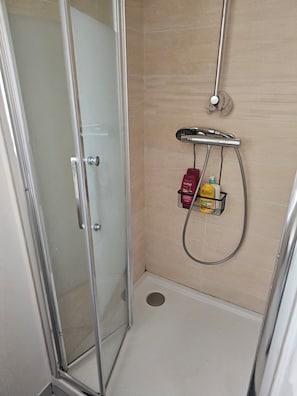 Bathroom - Vrbo Property (Palaiseau)