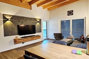 Smart-TV og stereoanlegg