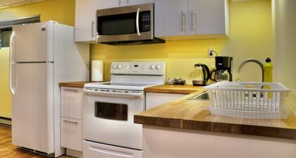 Charming Spacious Apt 2 Bedroom 2 Bath