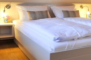 Travel cot, free WiFi, bed sheets - Lütt Arnis - Butterhaus (Arnis)