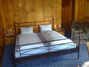 Internet - Ferienwohnungen Chasa Valär, (Scuol) by Interhome (Scuol)