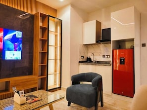 Deluxe-Apartment, Balkon, Stadtblick | Innenbereich