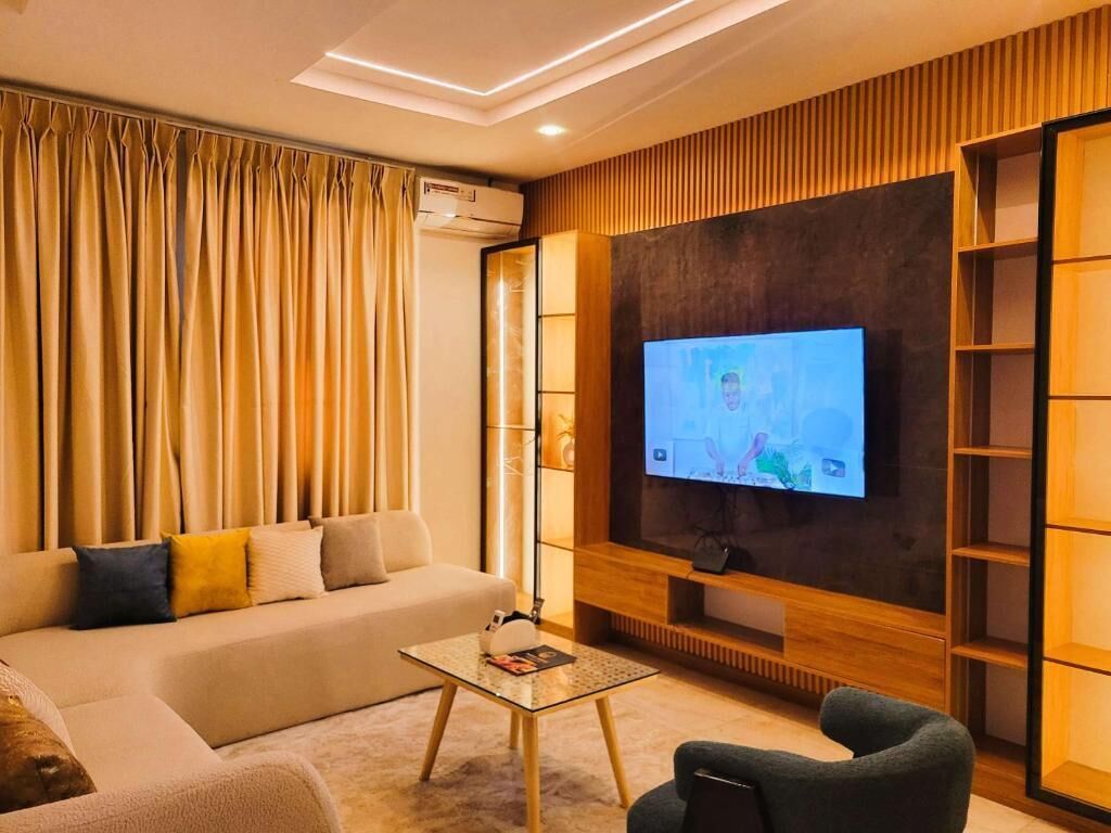 Deluxe Apartment, Balcony, City View | Living area