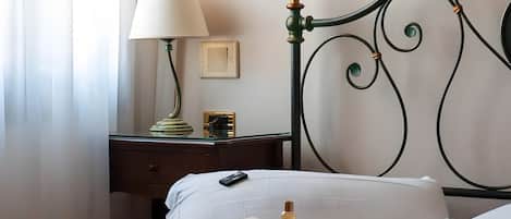 WiFi, bed sheets