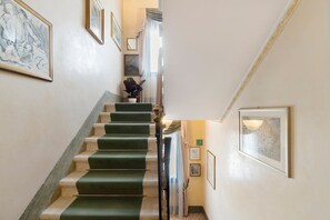 Interior - Room 'Villa Goetzen - Camera Singola' with Wi-Fi and Air Conditioning (Dolo)