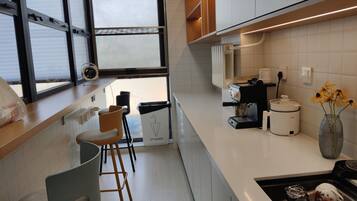 Full-size fridge, microwave, oven, cookware/dishes/utensils