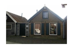 Exterior - Holiday home in Stavoren with swimming pool (Stavoren)