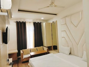 Habitación Premium, vista a la ciudad | Wifi gratis 