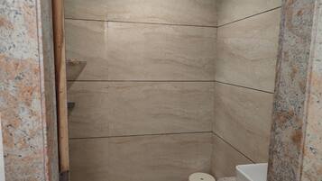 Economy Room | Bathroom