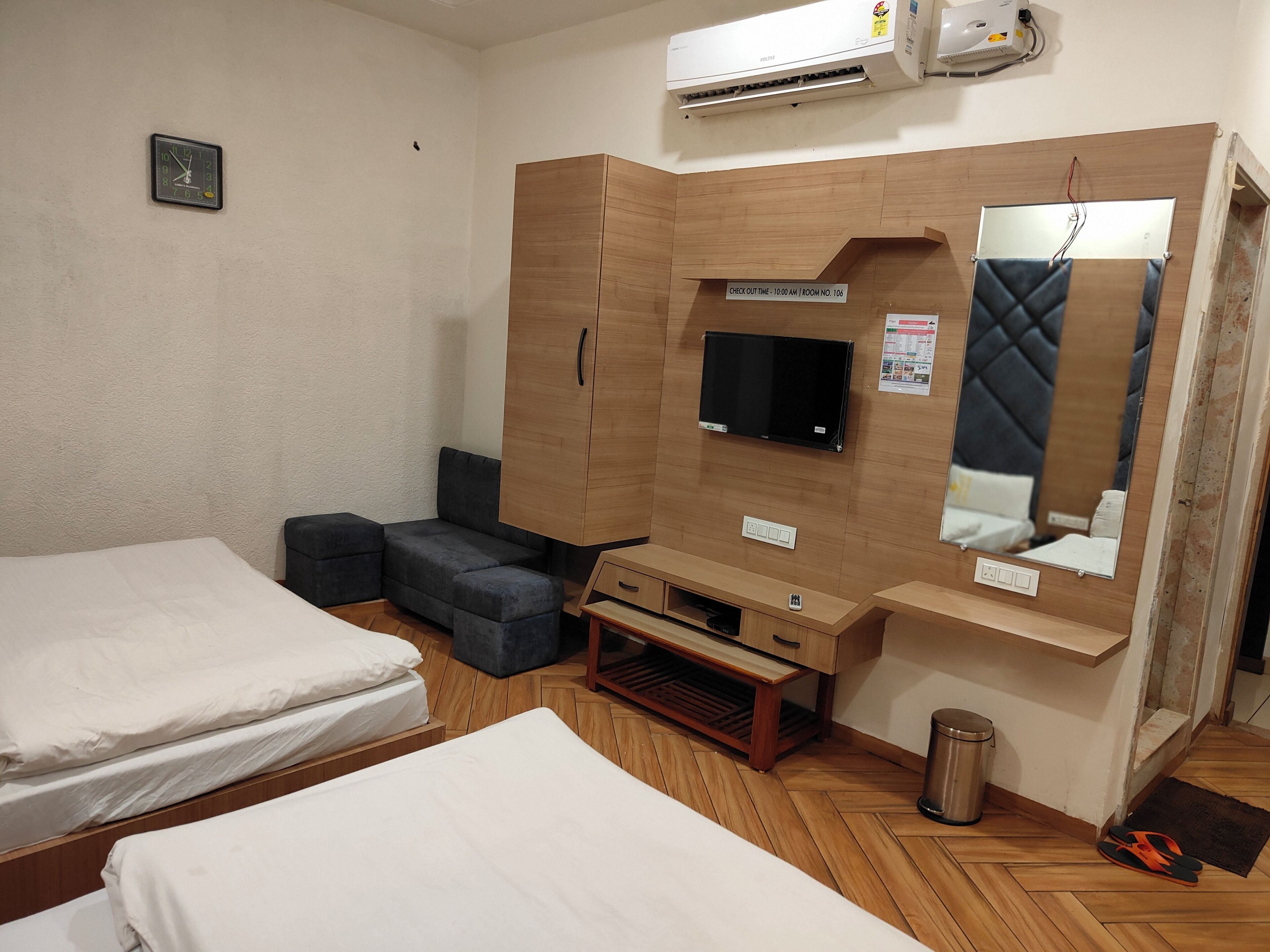Family Room | Free WiFi