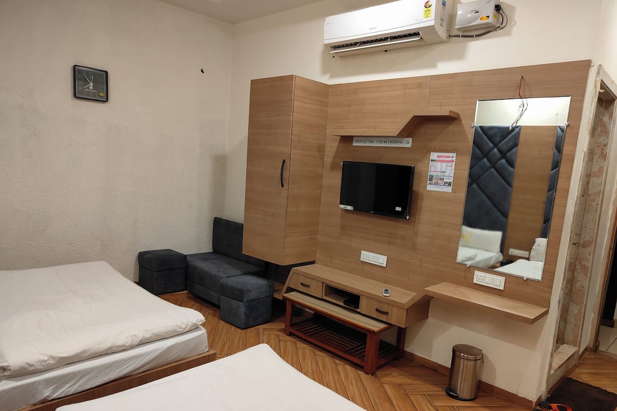 Family Room | Free WiFi