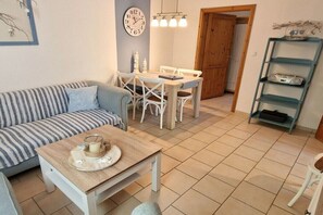 Smart-TV, DVD-Player, Tischtennisplatte