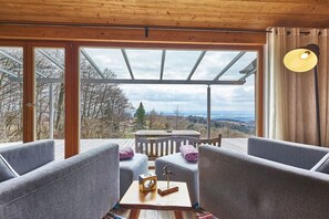 Smart-TV, Kamin, Stereoanlage