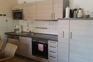 Kühlschrank, Ofen, Herdplatte, Geschirrspüler