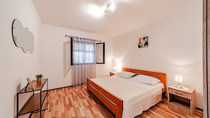 Free WiFi, bed sheets
