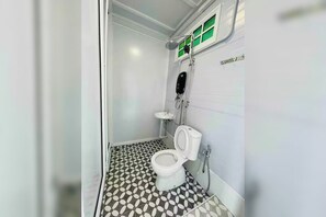 Bathroom - British Granny's Cottage in Georgetown (Jelutong)