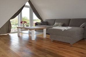 Smart-TV, Kamin, Bücher