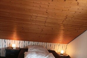 Bügeleisen/Bügelbrett, kostenloses WLAN, Bettwäsche