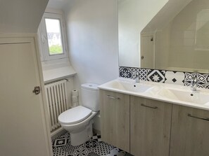 Haartrockner, Seife, Toilettenpapier