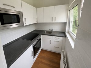 Private kitchen - Vrbo Property (Emden)