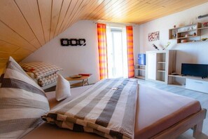 2 Schlafzimmer, Schreibtisch, Reisekinderbett, kostenloses WLAN