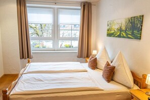 Reisekinderbett, kostenloses WLAN, Bettwäsche