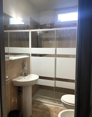 Bathroom - Camere matrimoniali comunicanti (Sardegna)