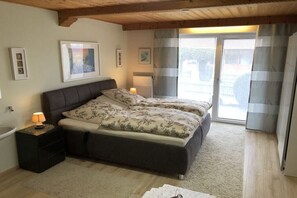 Iron/ironing board, free WiFi, bed sheets - Völkl holiday apartment (Böbrach)