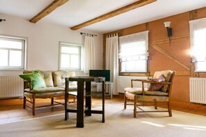 Smart-TV, Kamin, Stereoanlage