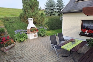 Outdoor dining - Holiday apartment with 2 bedrooms (Zwönitz OT Hormersdorf)