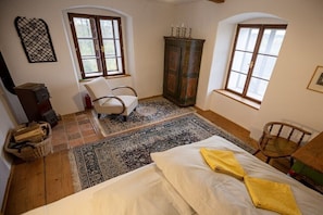 6 Schlafzimmer, Reisekinderbett, kostenloses WLAN, Bettwäsche