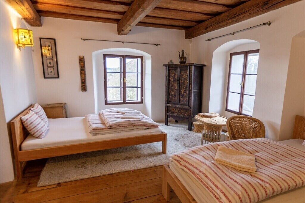 6 bedrooms, travel cot, free WiFi, bed sheets