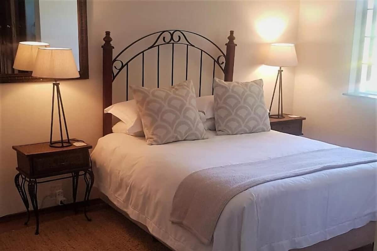 Quarto casal clássico, vista para o jardim | Escrivaninha, espaço de trabalho para notebook, Wi-Fi de cortesia