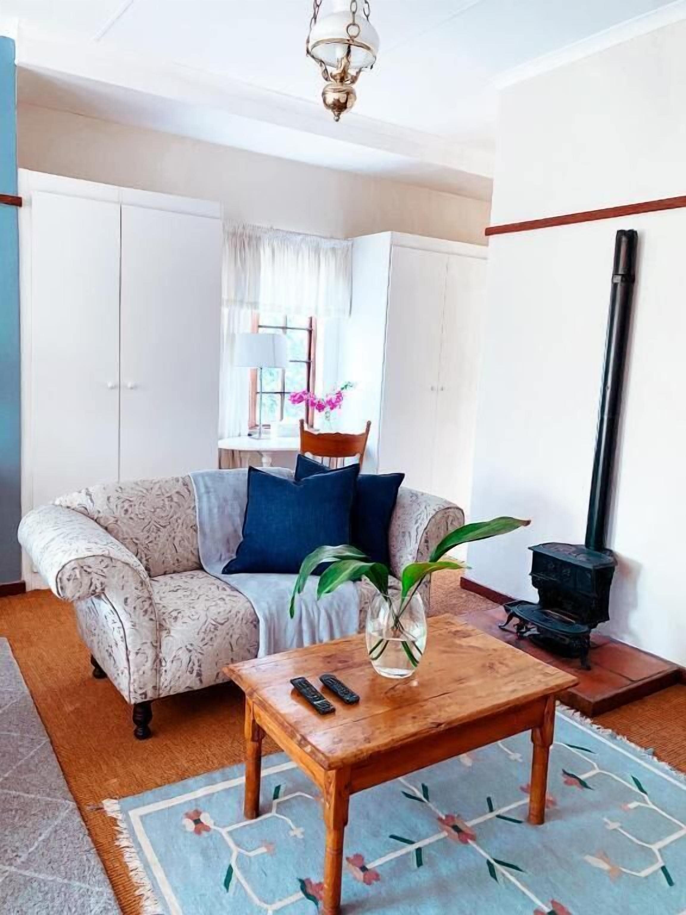 Deluxe Triple Room, Patio, Garden View | Living area