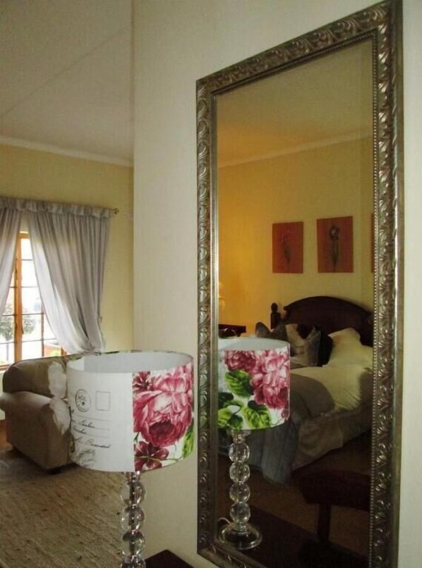 Deluxe Triple Room, Garden View | Desk, laptop workspace, WiFi (free) - Brooks Cottage (Pretoria)