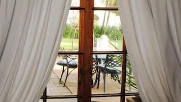 Deluxe Triple Room, Garden View | Interior