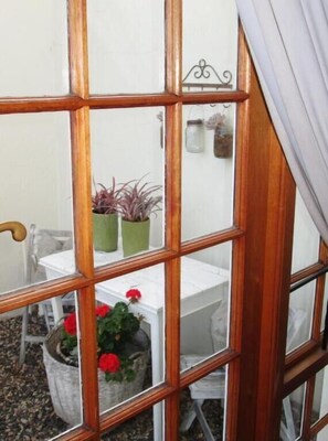 Deluxe Triple Room, Garden View | Interior - Brooks Cottage (Pretoria)