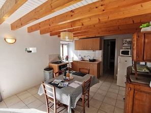 Private kitchen - Vrbo Property (Mahalon)